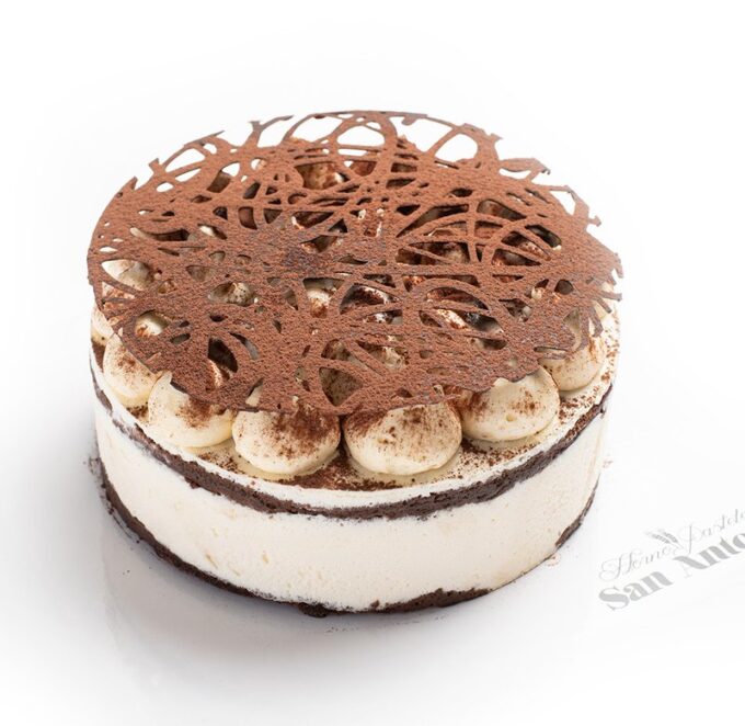 Tarta tiramisú con mousse de mascarpone y café.