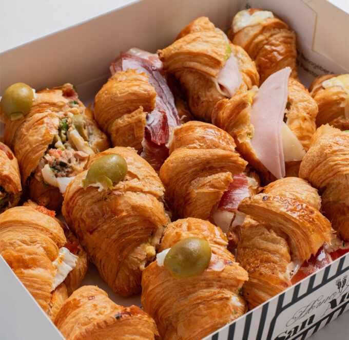 Caja de Mini Croissants Rellenos